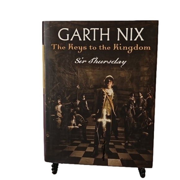 Garth Nix The Keys to the Kingdom Book 4. Sir Thursday Home Accent Cofffe table - Picture 1 of 15